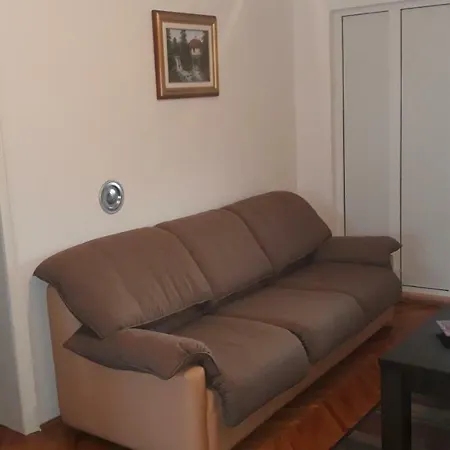 Lela Apartment *