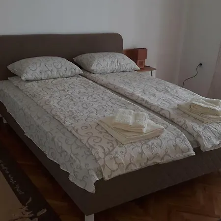 Lela Apartment *